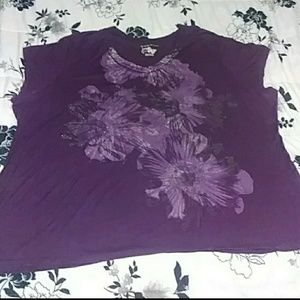 5x purple shirt w/ design
